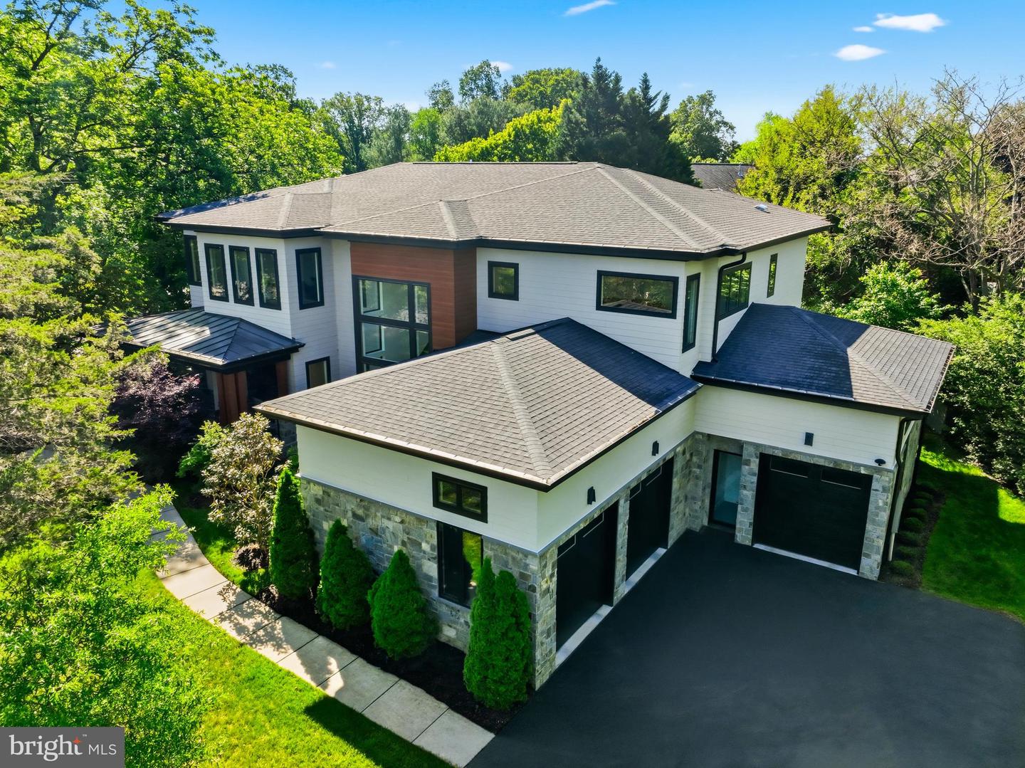 1513 Oakview Drive