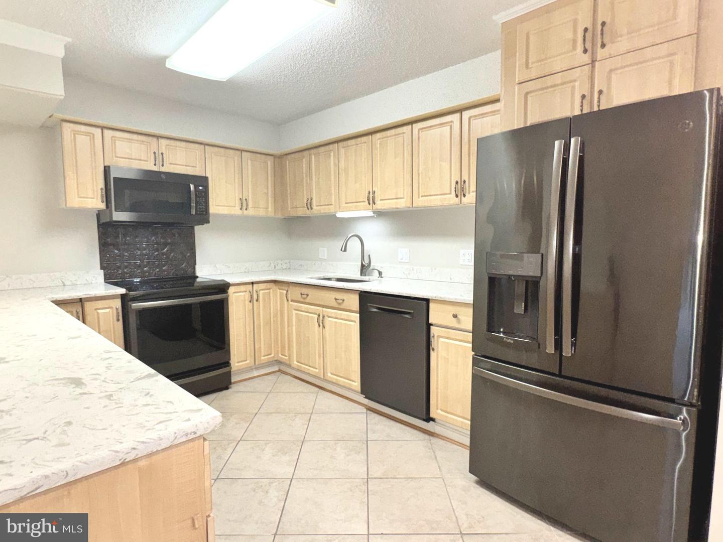 3800 Powell Lane #302, Falls Church