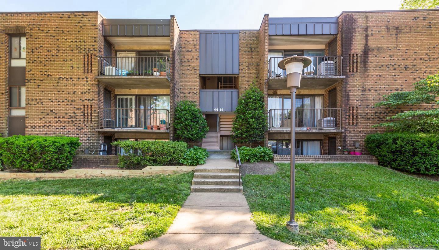 4414 Island Place #302, Annandale