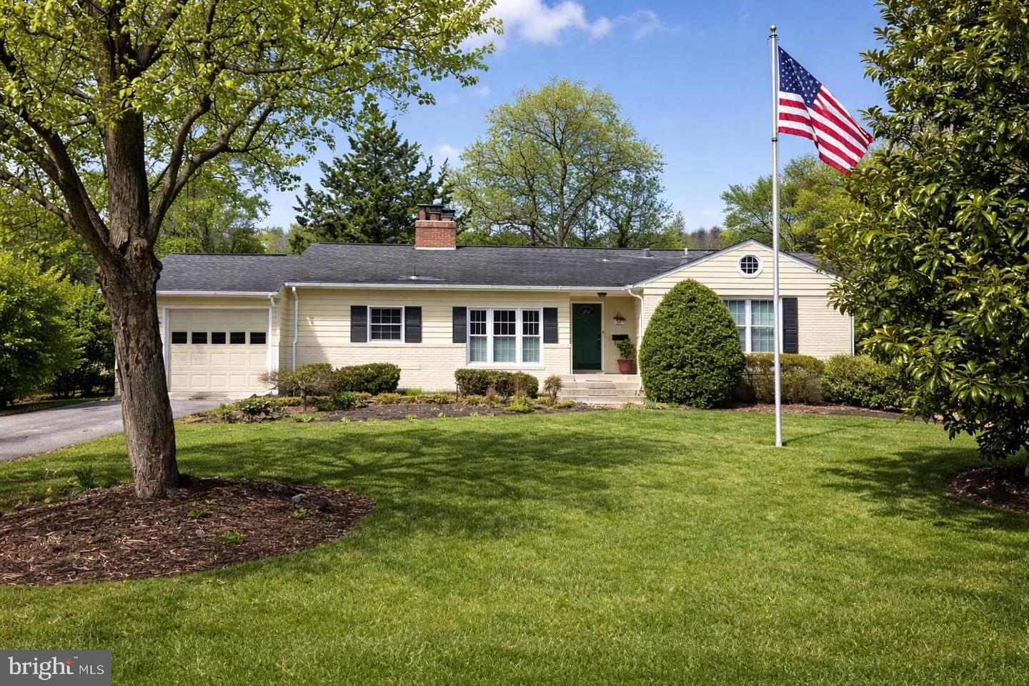 9220 Forest Haven Drive, Alexandria