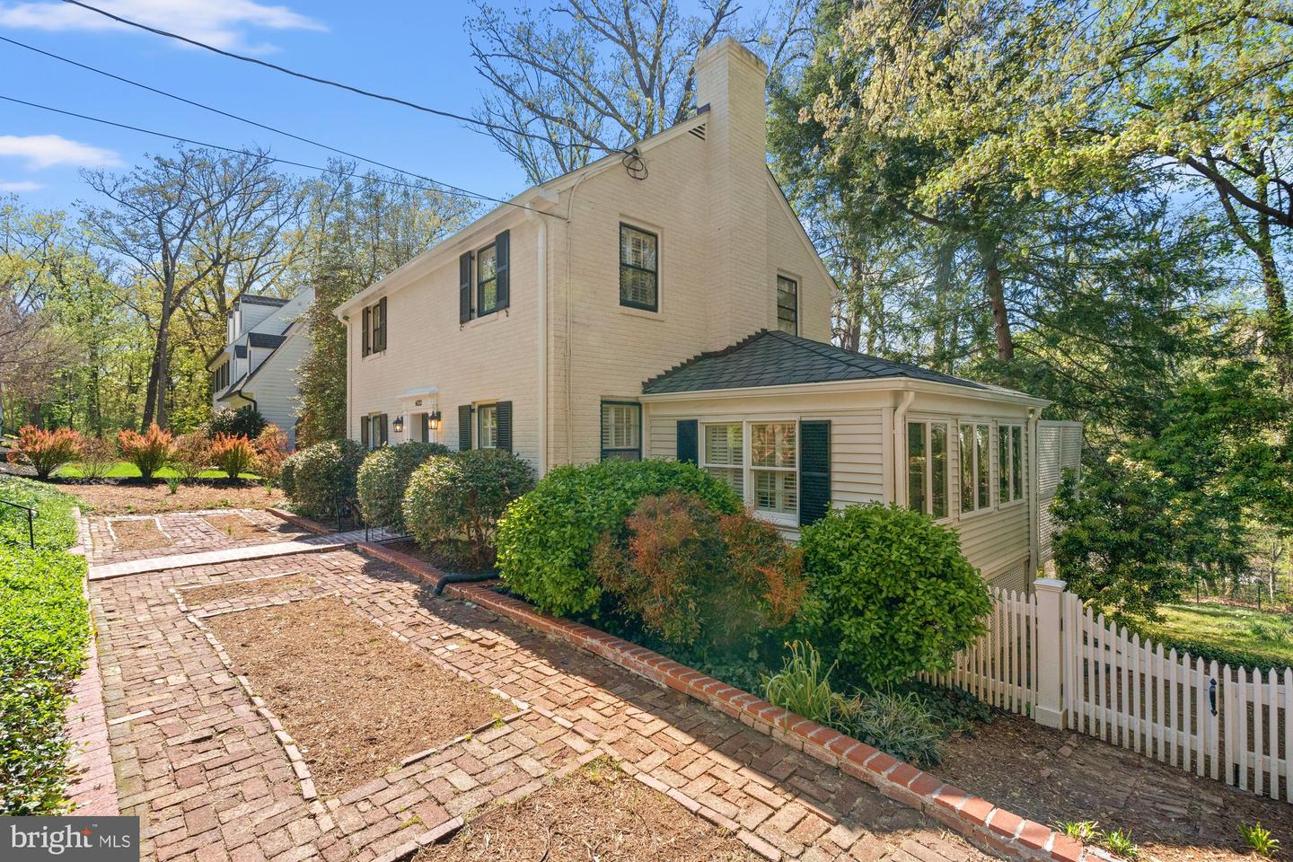 6032 Grove Drive, Alexandria