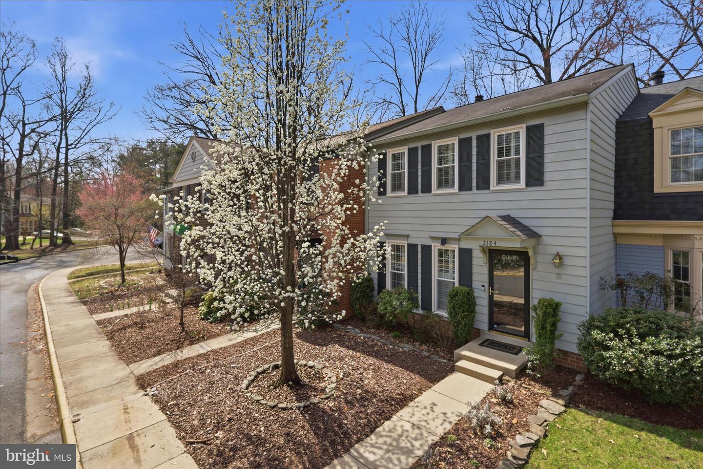 2184 Pond View Court, Reston