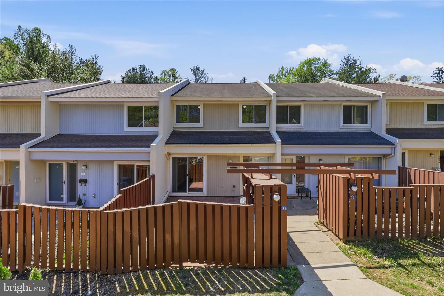 2438 Southgate Square, Reston