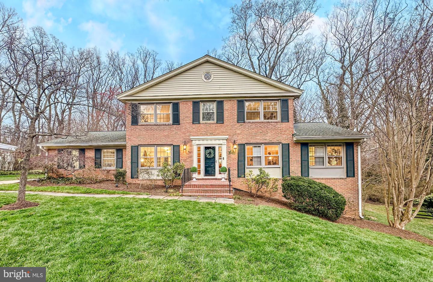 1558 Forest Villa Lane, Mclean
