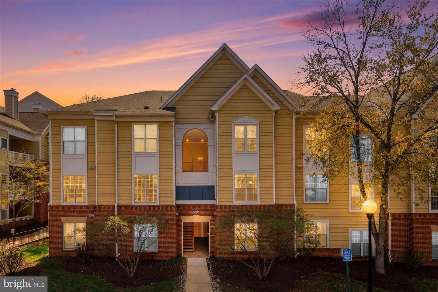 12907 Alton Square #201, Herndon