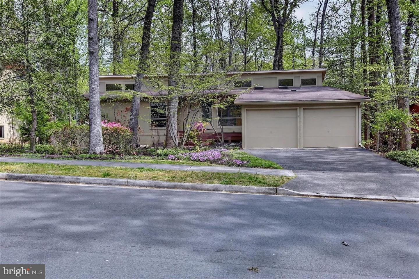2105 Lirio Court, Reston