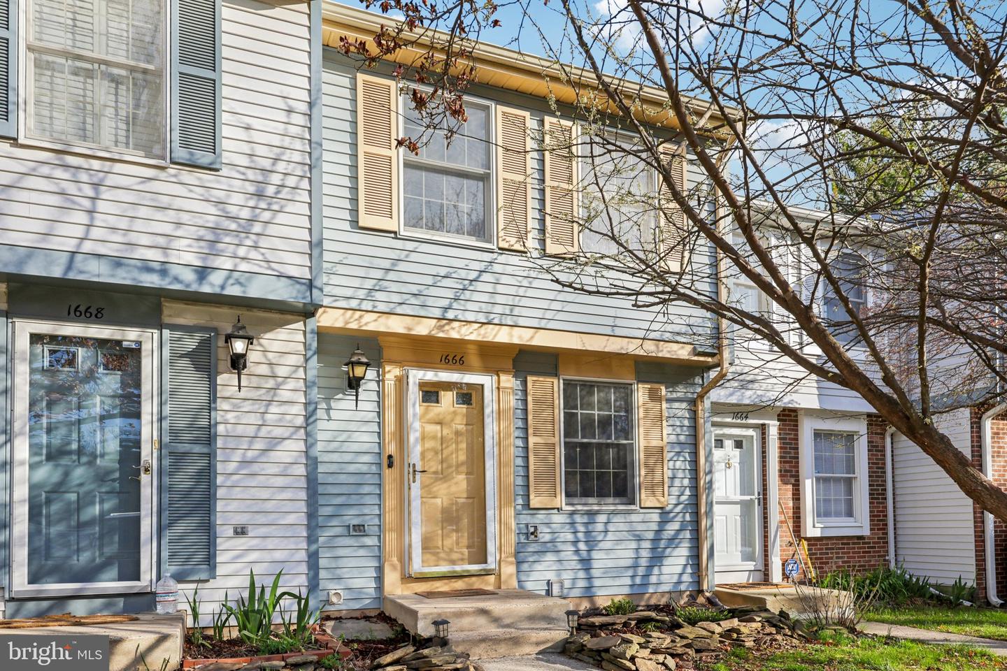 1666 Harvest Green Court, Reston