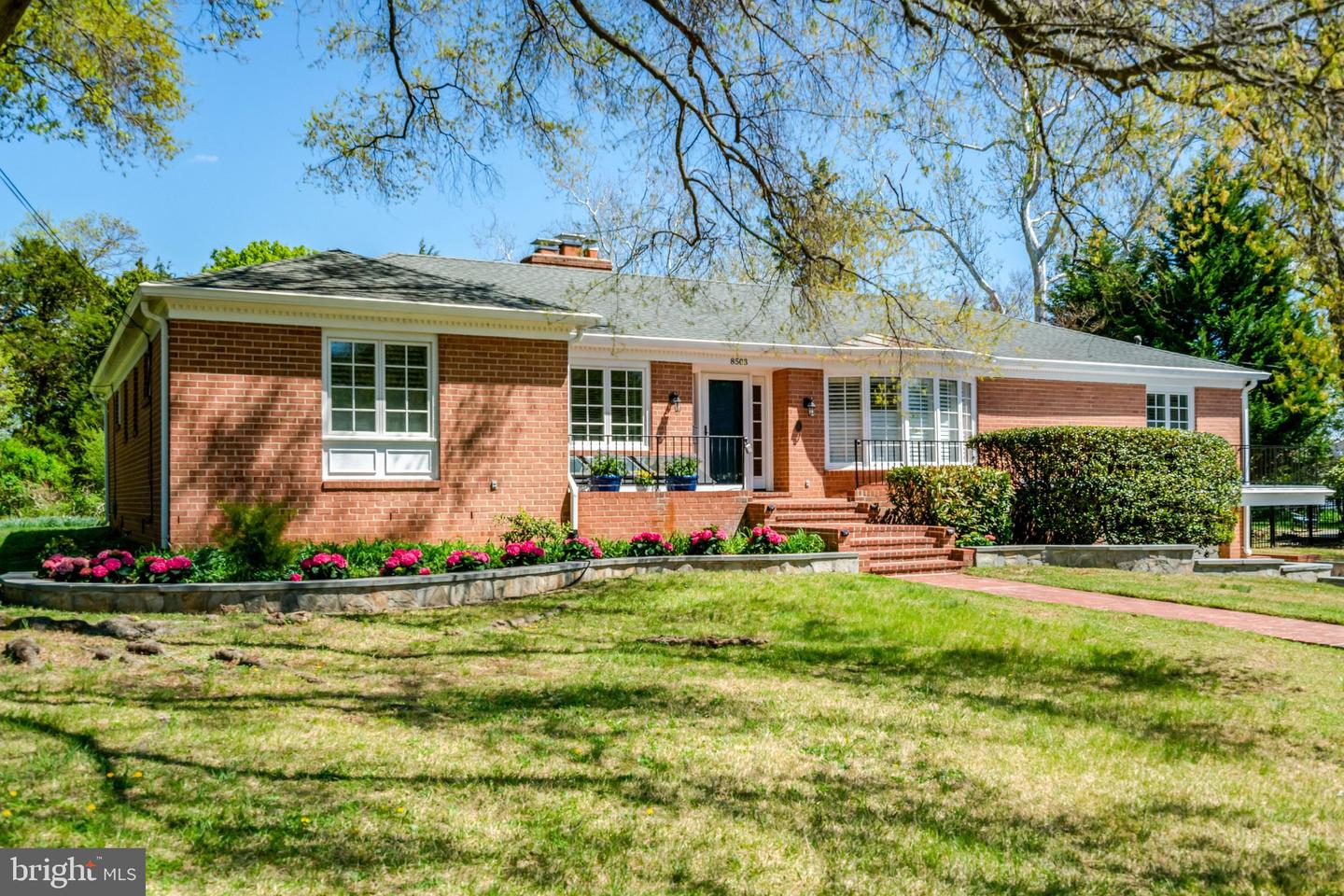 8503 W Boulevard Drive, Alexandria