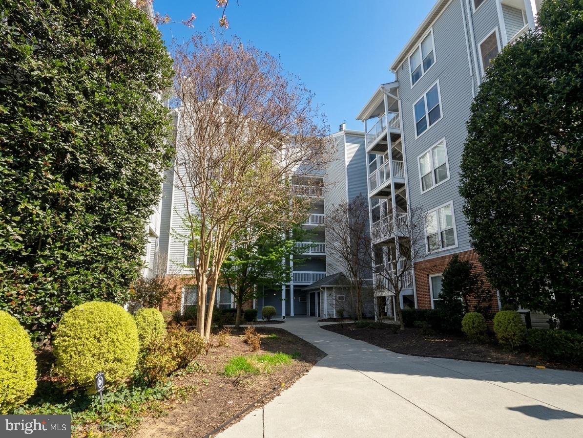 3176 Summit Square Drive #4-E4, Oakton