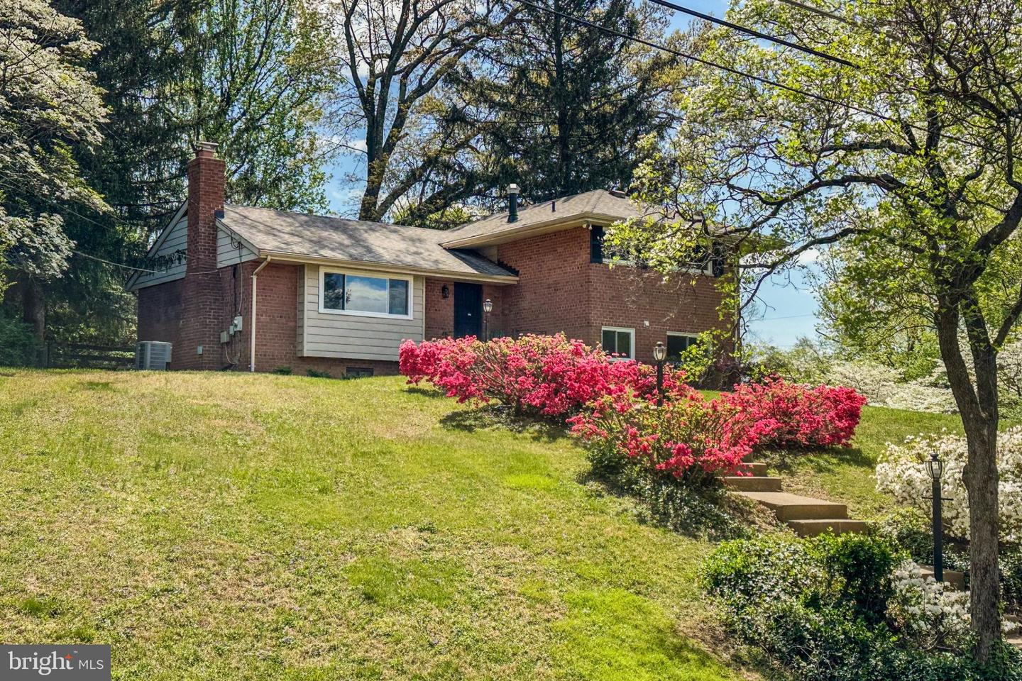 6451 Queen Anne Terrace, Falls Church
