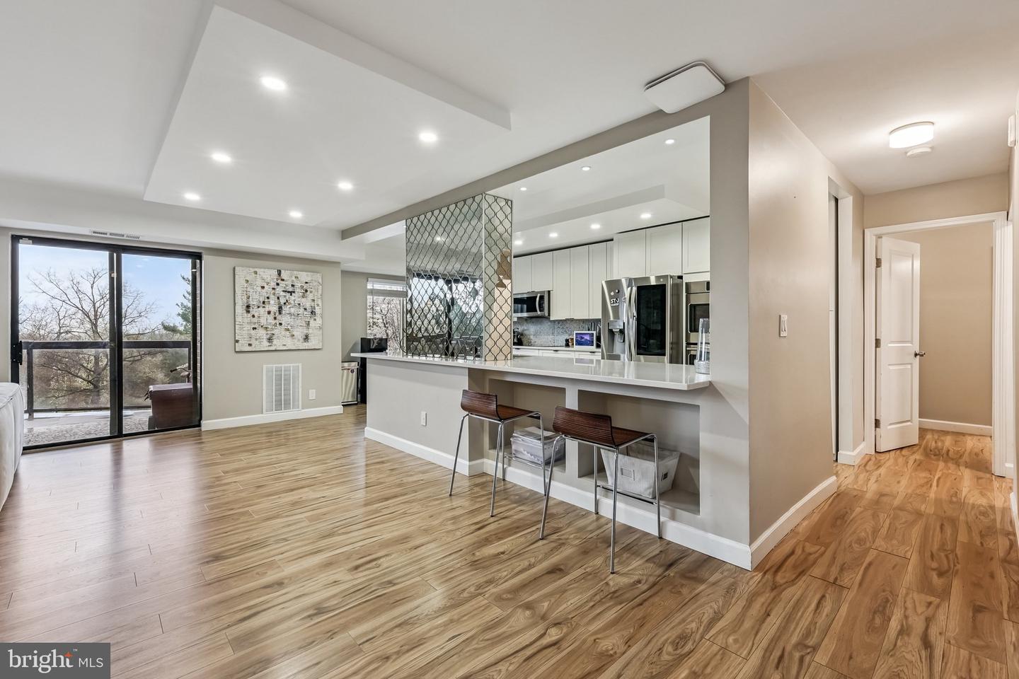 8380 Greensboro Dr #118, Mclean