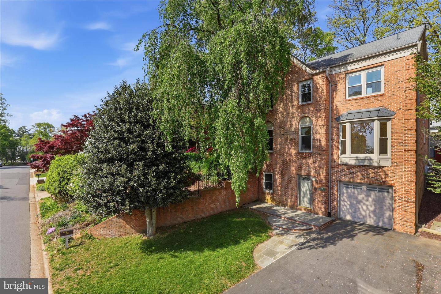 1148 Randolph Road, Mclean