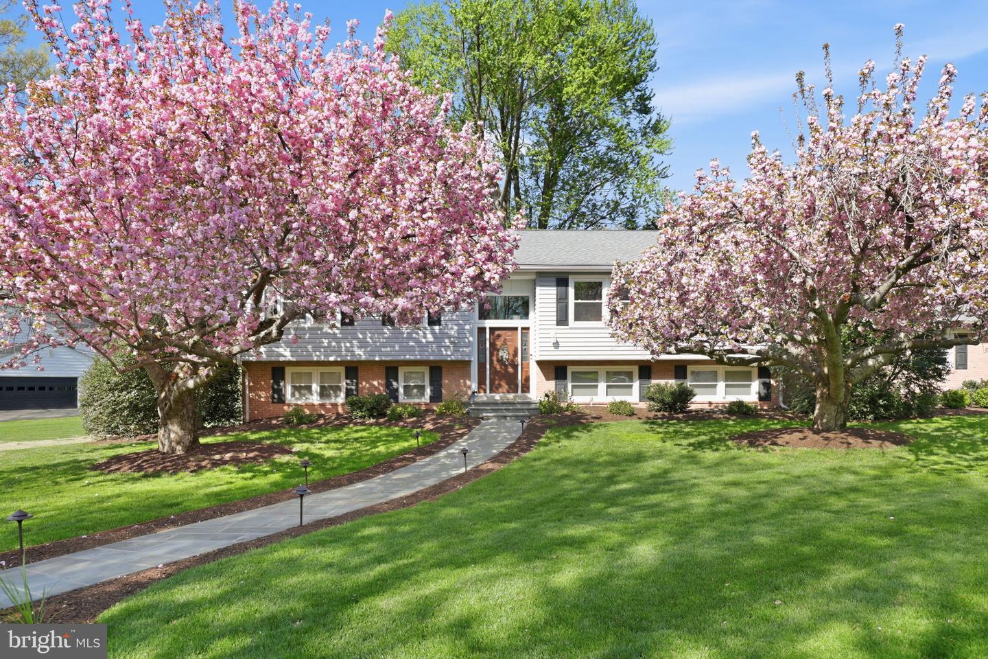 10106 Nadine Drive, Vienna