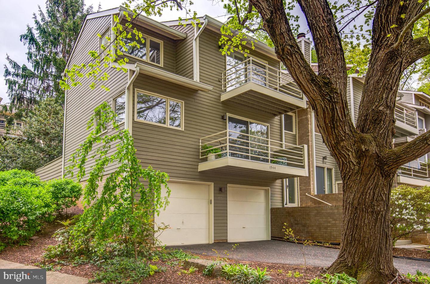 1944 Lakeport Way, Reston