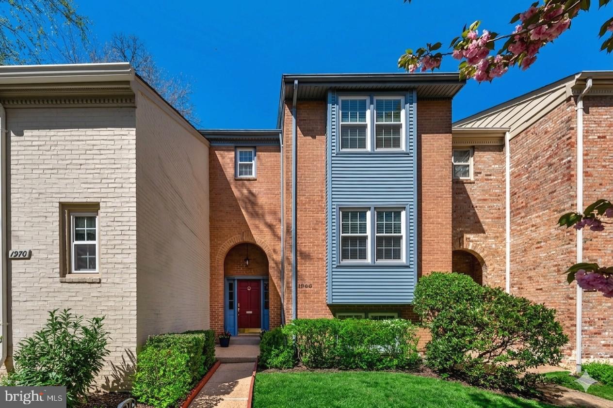 1968 Hopewood Drive, Falls Church