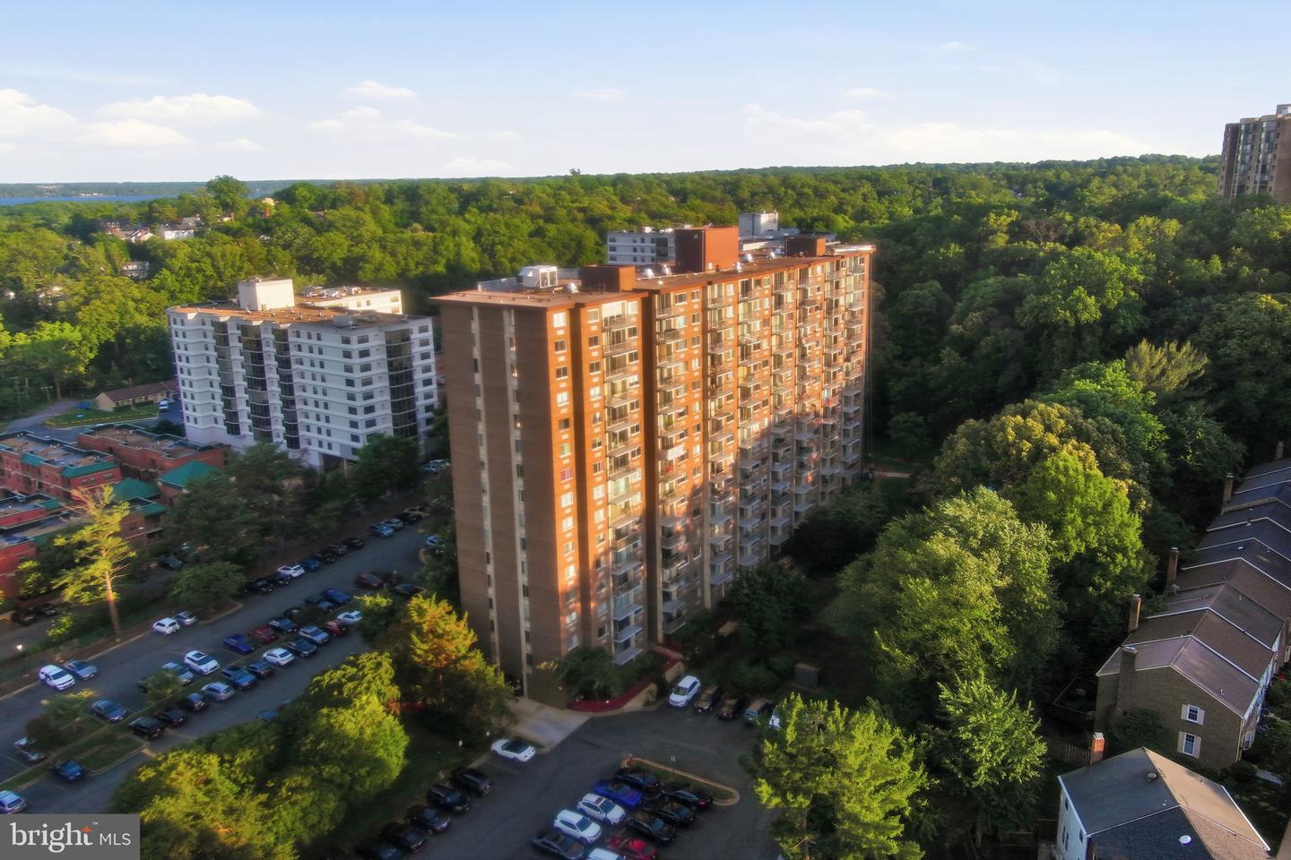 2059 Huntington Avenue #304