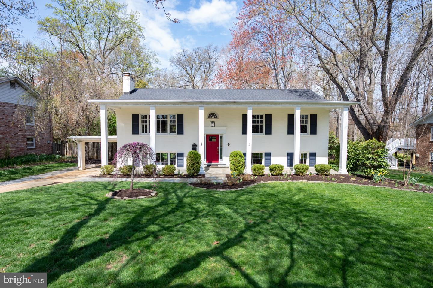 8907 Camden St, Alexandria