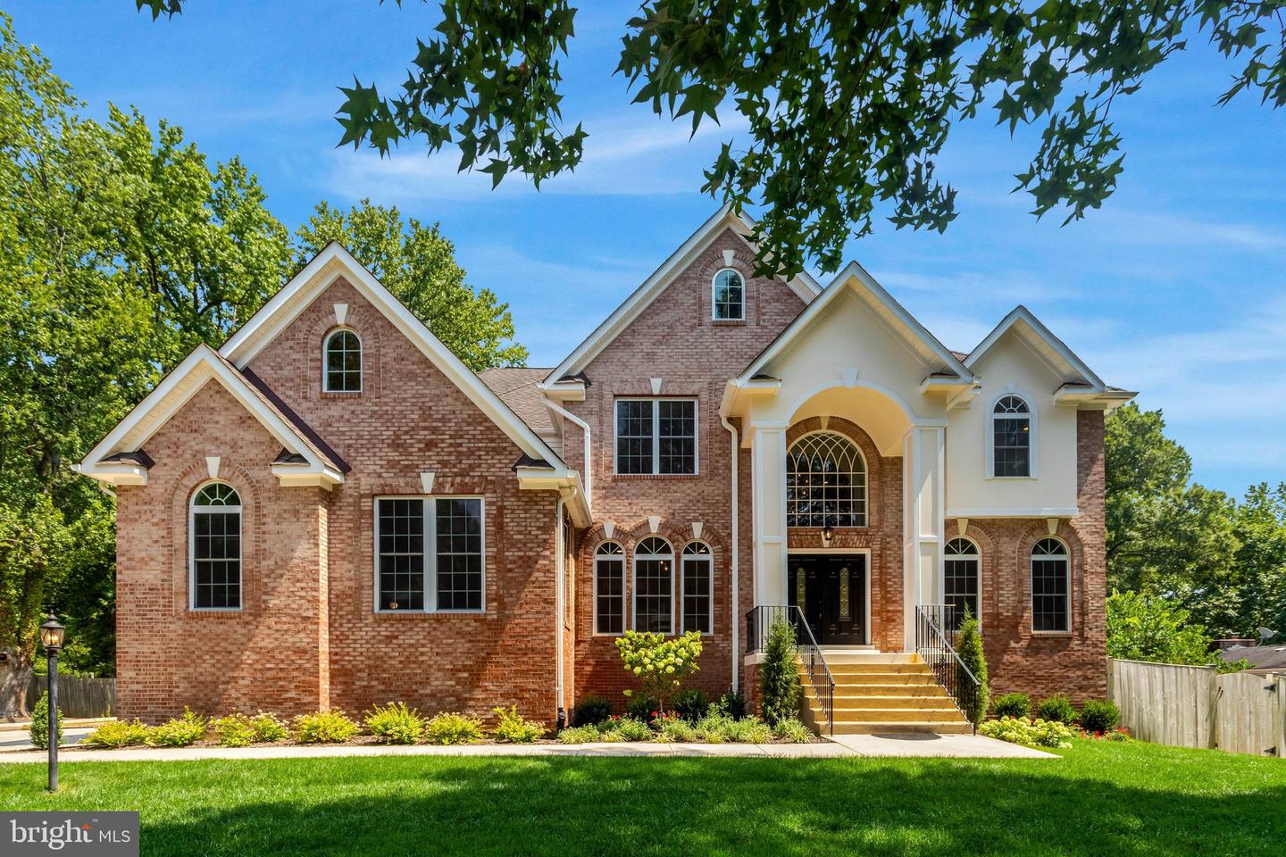 8713 Oak Leaf Drive