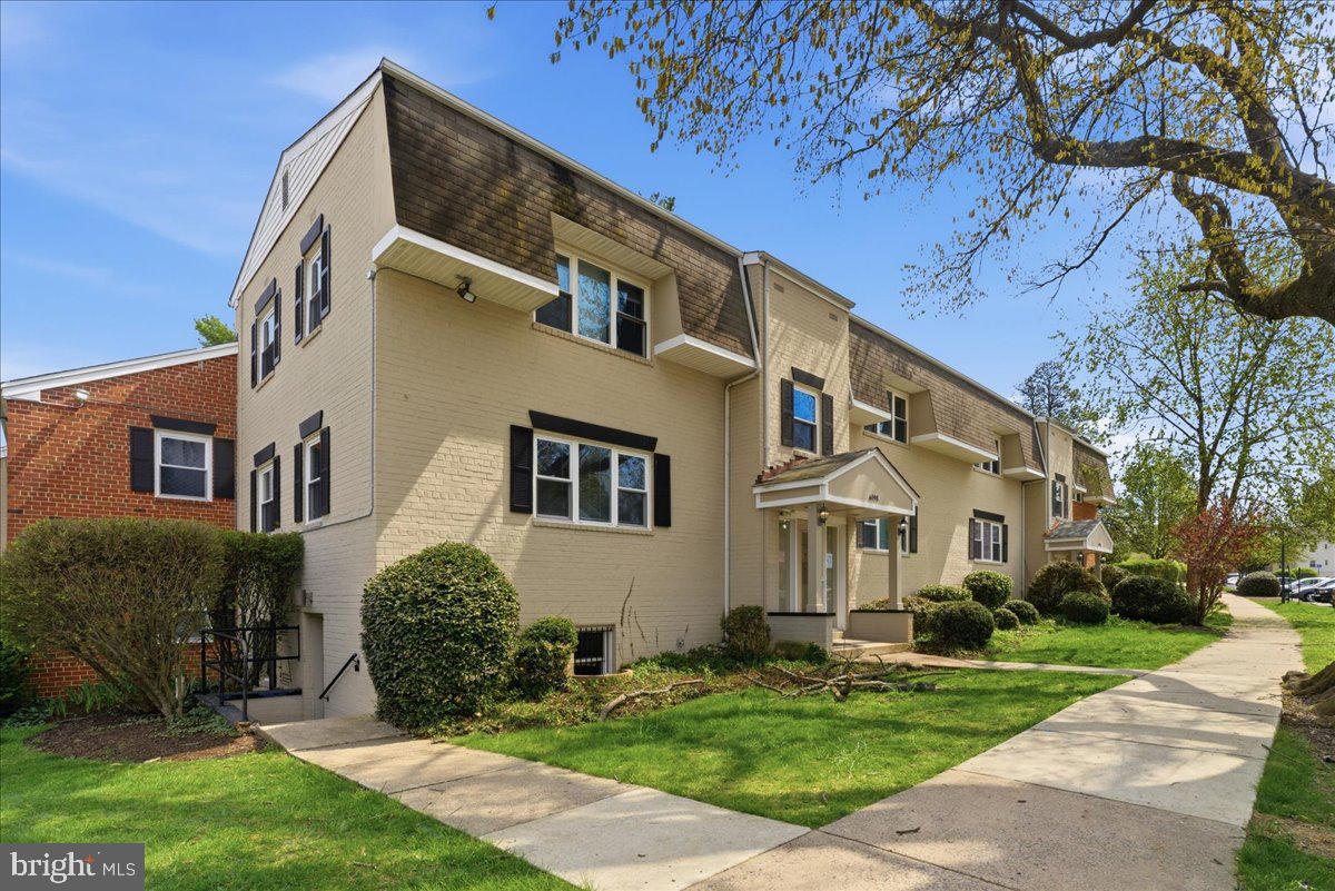 6198 Greenwood Drive #101, Falls Church