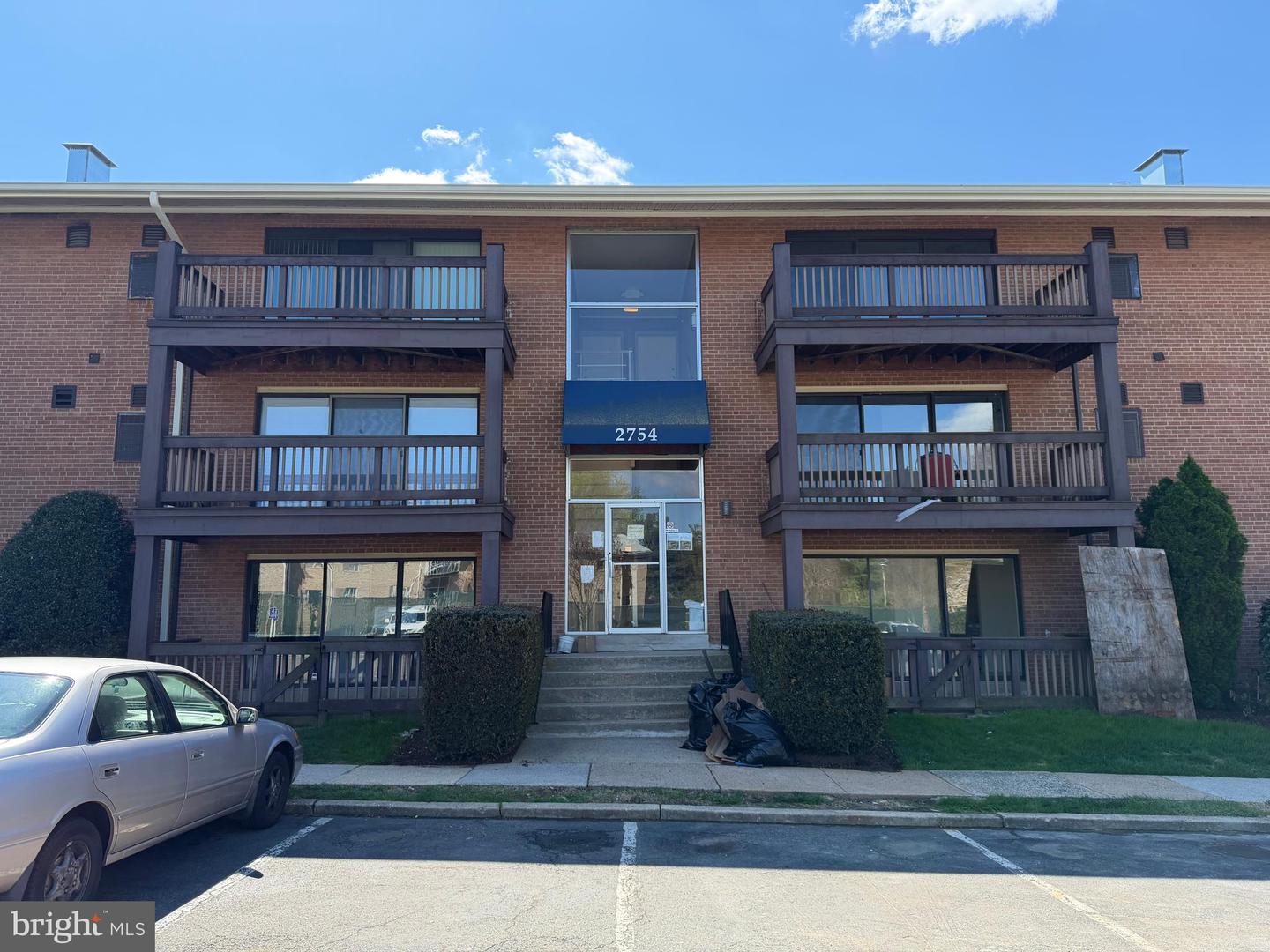 2754 Hollywood Road #202, Falls Church