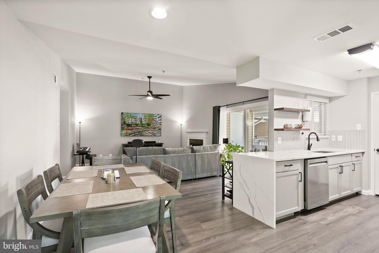 1504 Lincoln Way #406, Mclean
