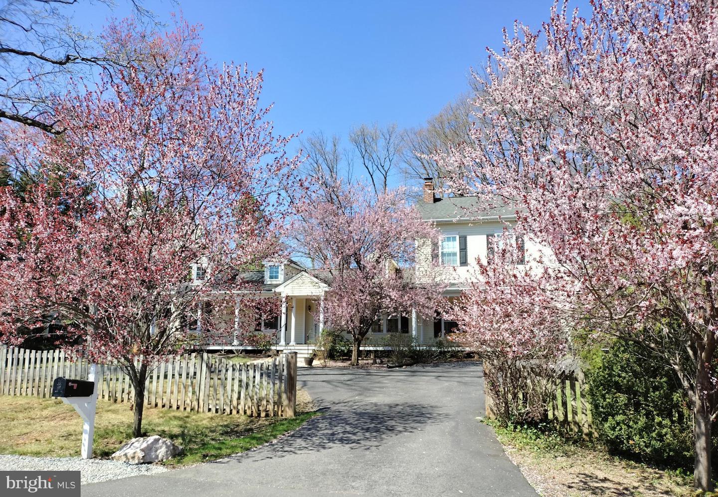 8220 Robey Avenue, Annandale