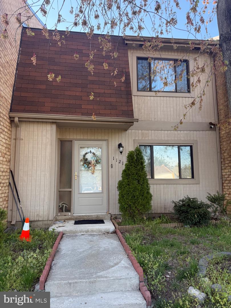 1121 Shannon Place, Herndon