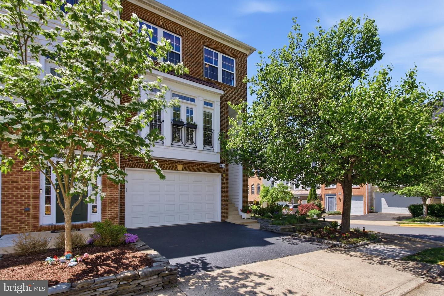 7819 Locust Leaf Lane, Alexandria