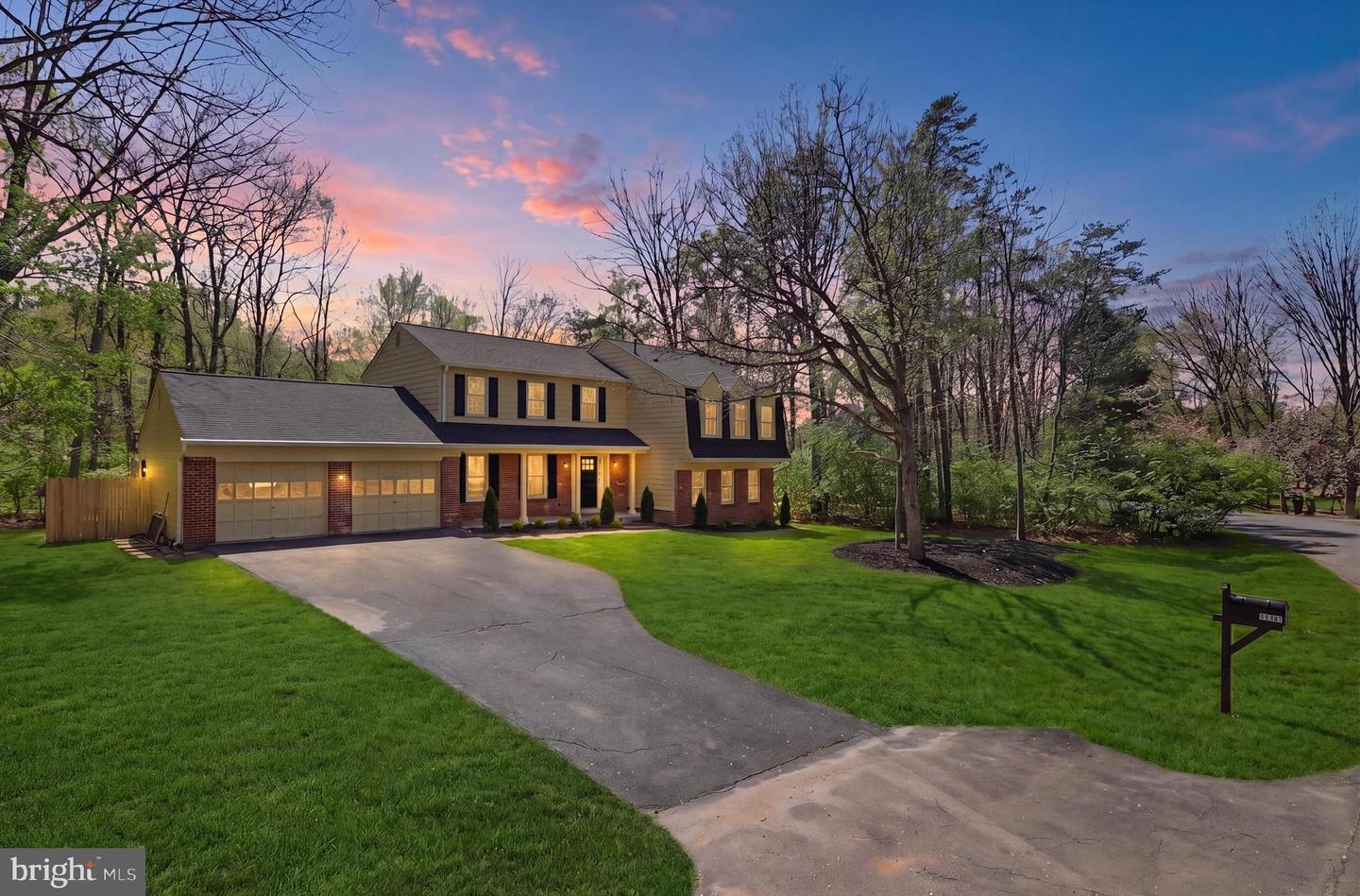 12131 Holly Knoll Circle, Great Falls