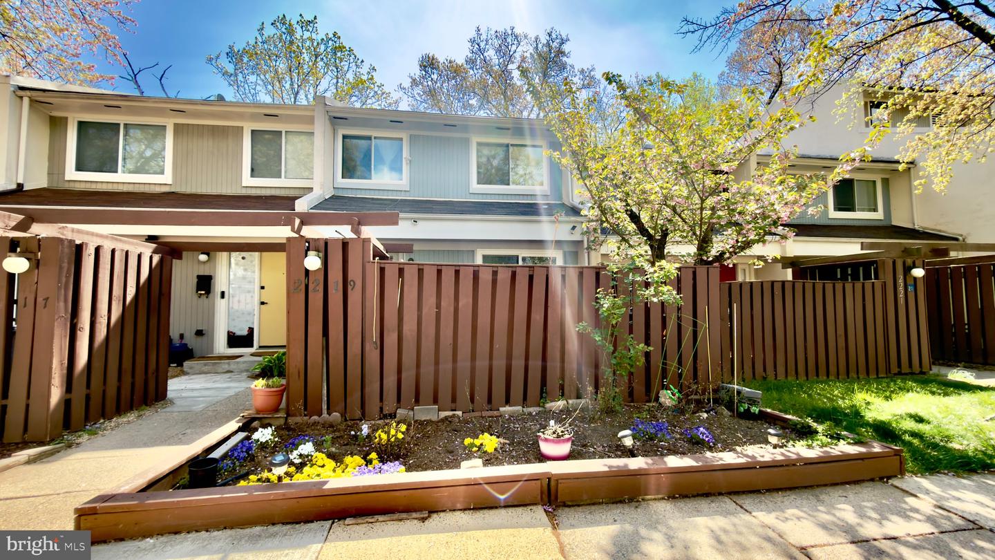 2219 Southgate Square, Reston
