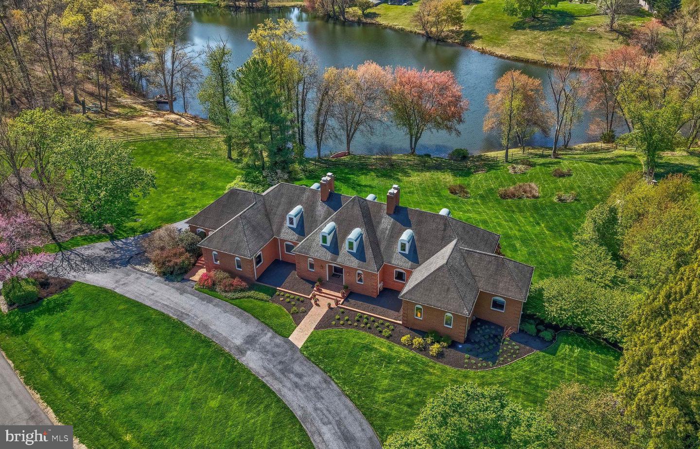 11221 Country Place, Oakton