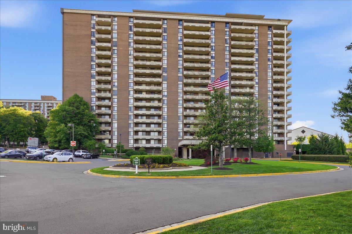 1800 Old Meadow Road #1412, Mclean
