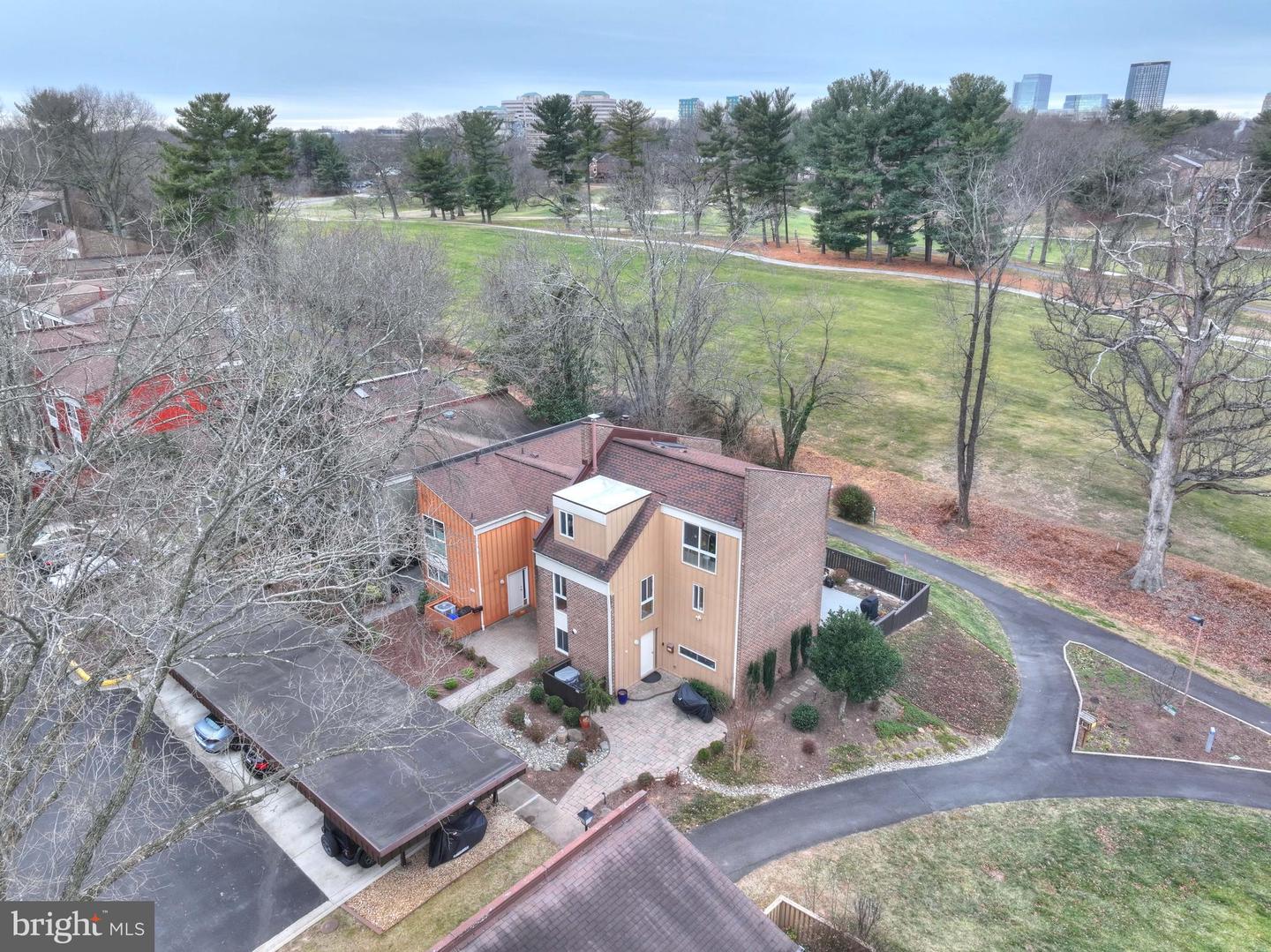 11460 Links Drive, Reston