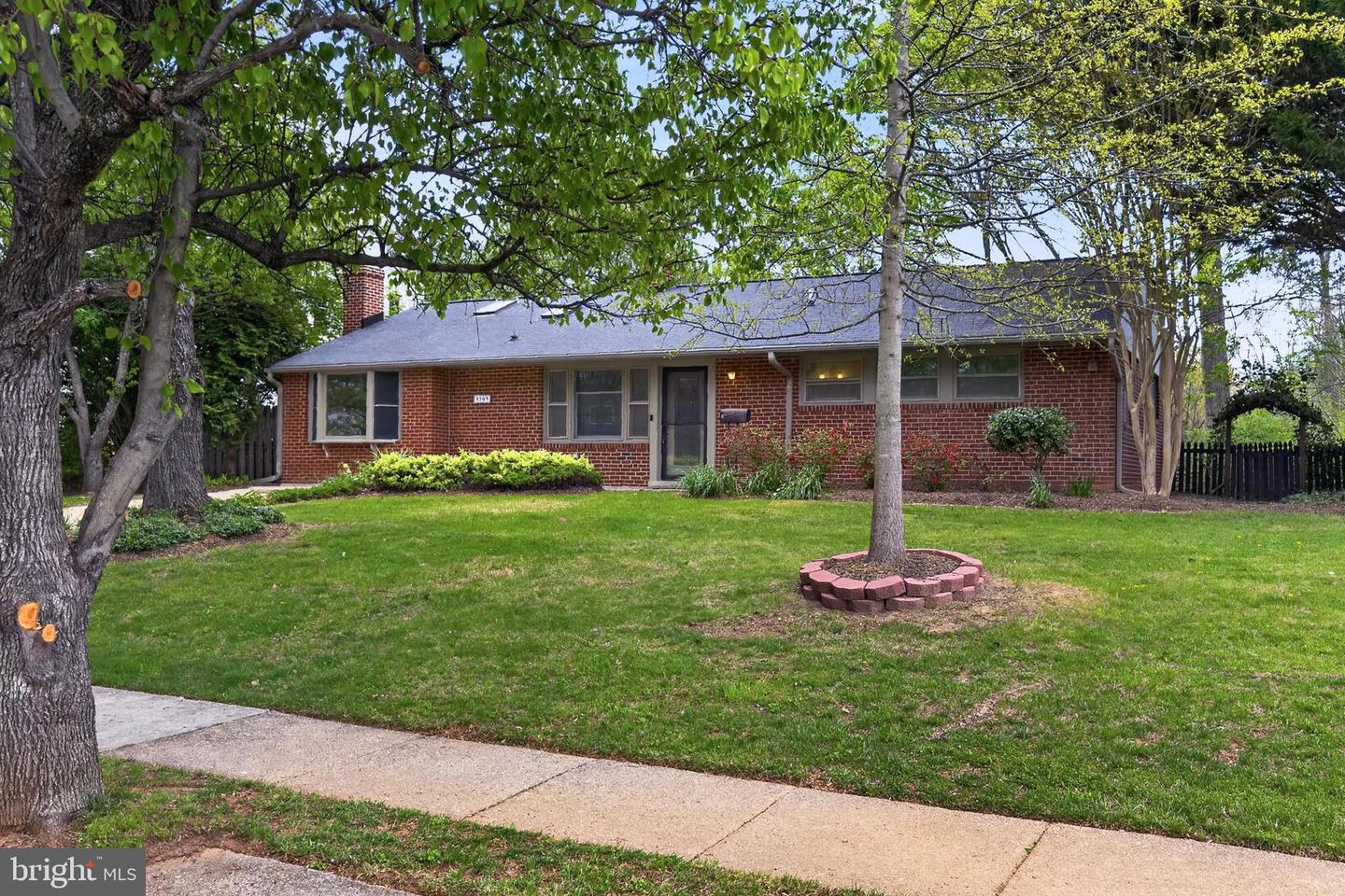 5509 Inverchapel Road, Springfield