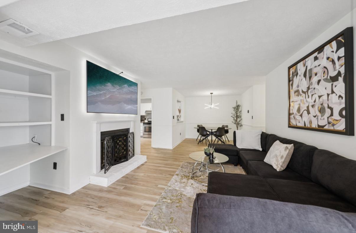 2209 Hunters Run Road, Reston