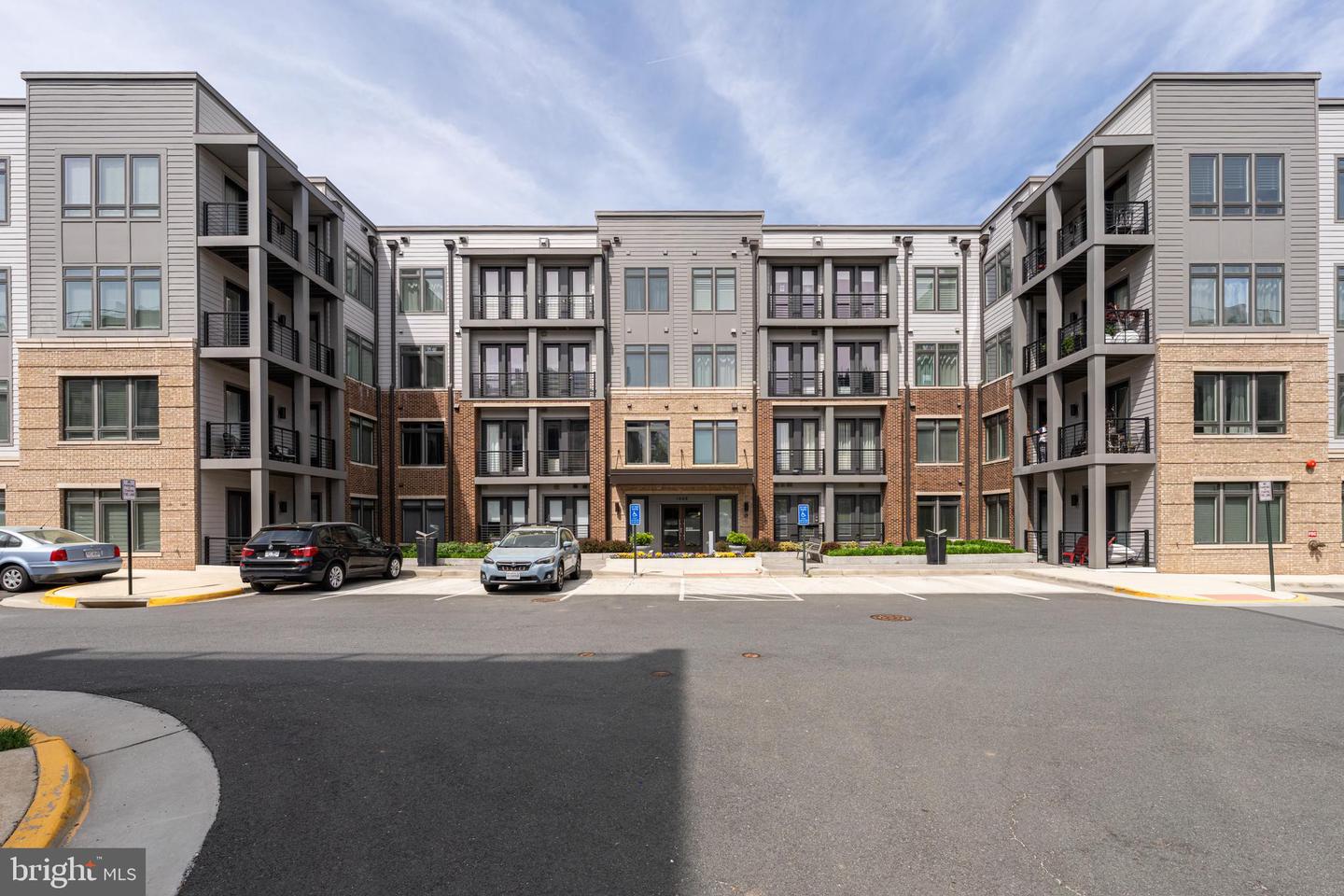 1669 Bandit Loop #406a, Reston