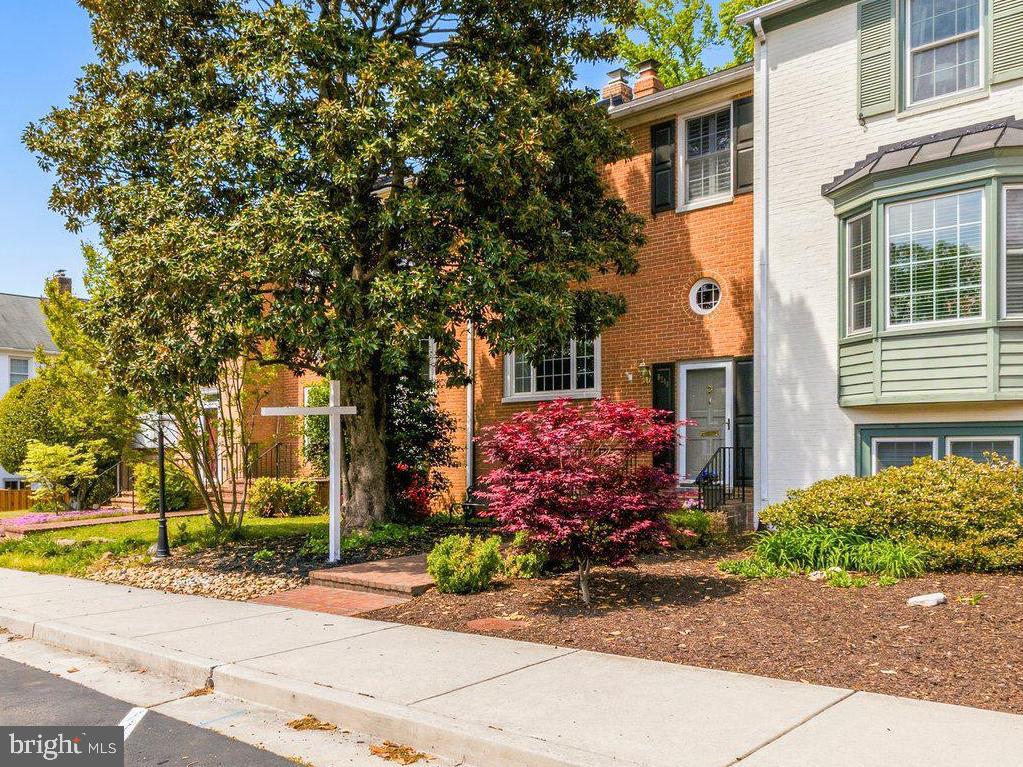 8240 Taunton Place, Springfield