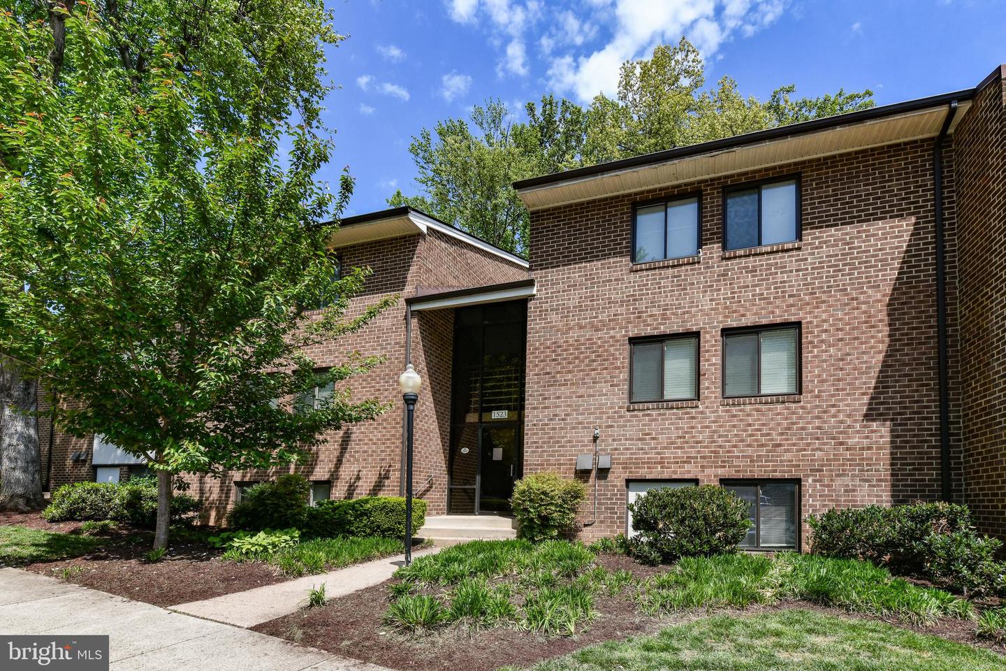 1523 Northgate Square, Reston