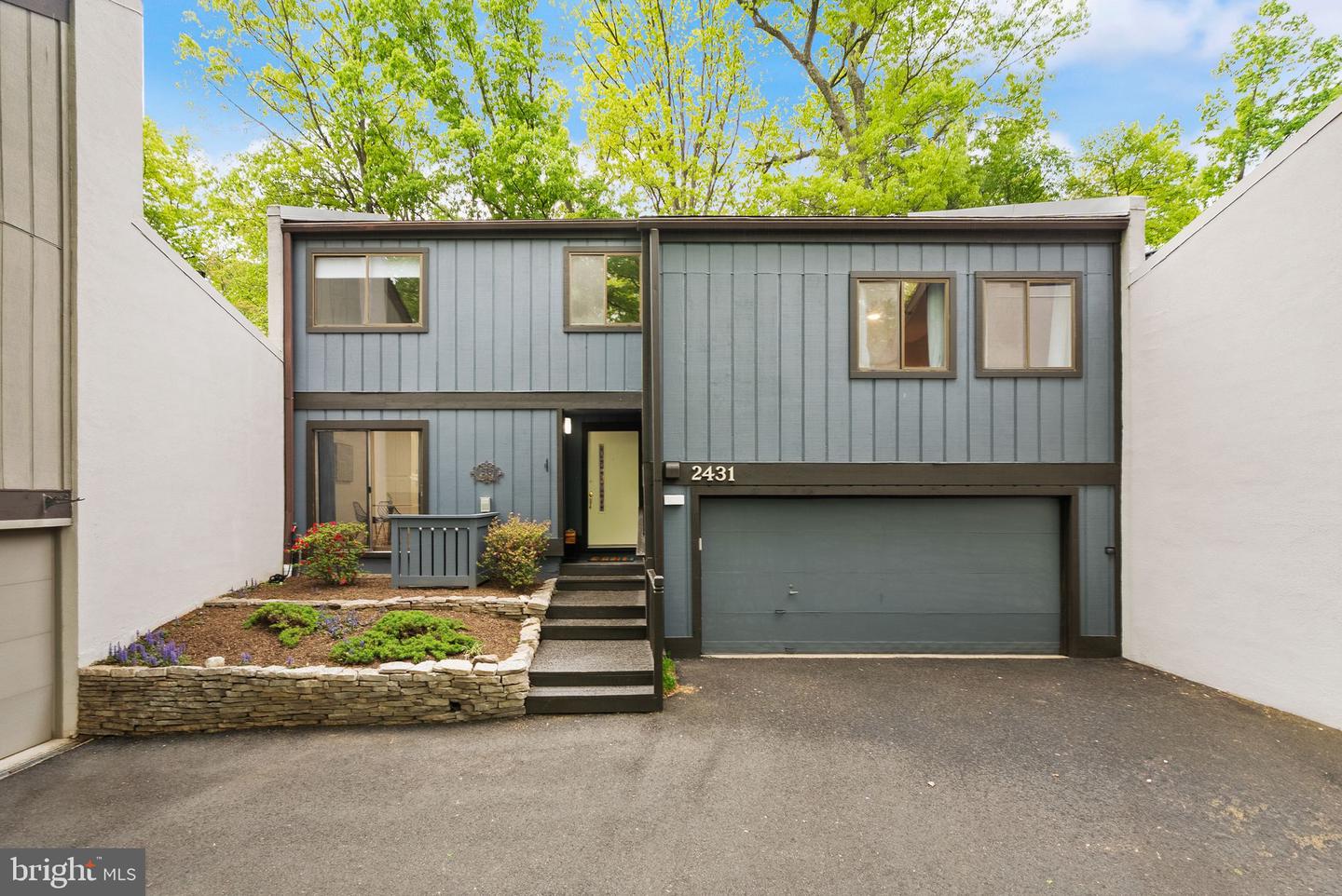 2431 Glade Bank Way, Reston