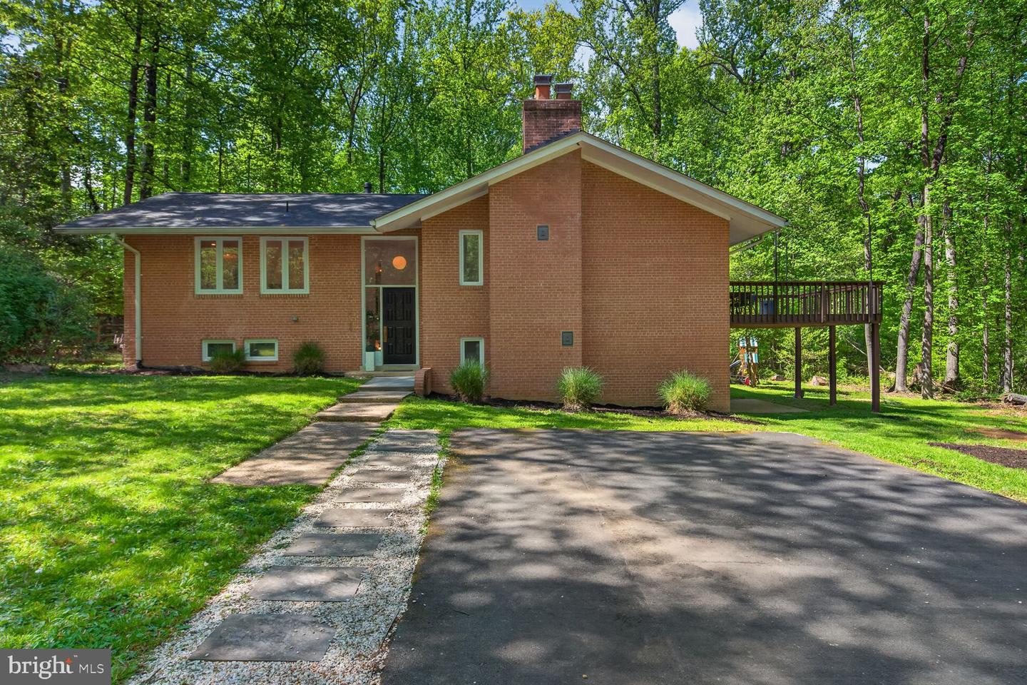 12128 Basset Lane, Reston