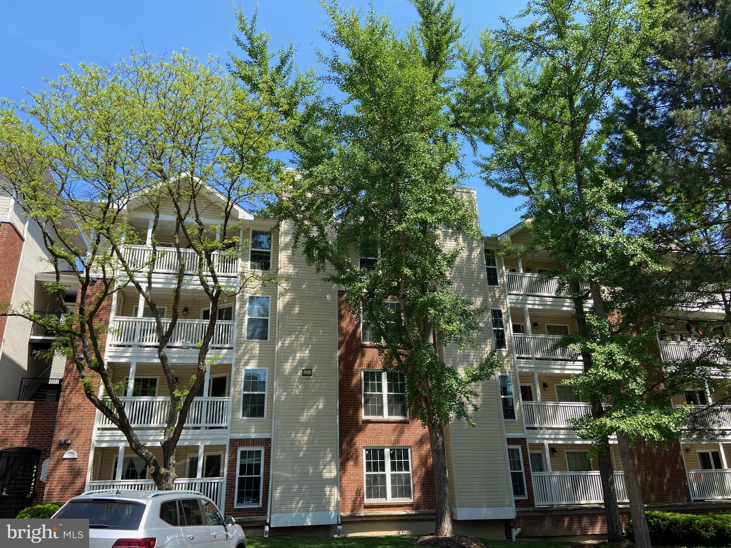 1524 Lincoln Way #209
