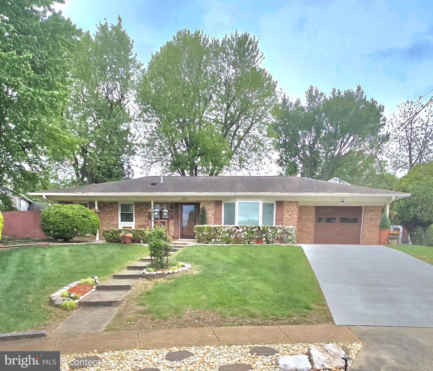 5813 Ashfield Road, Alexandria