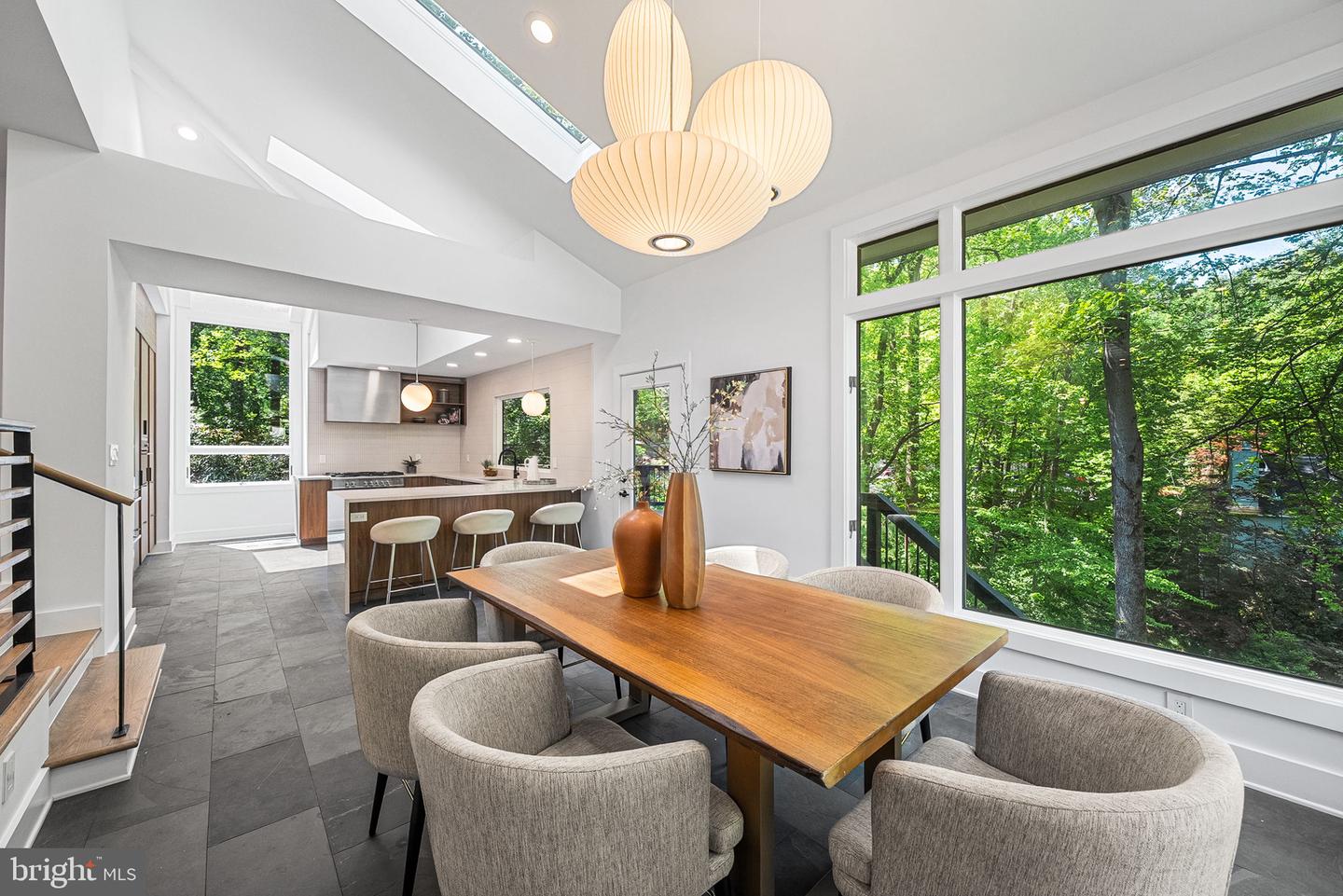 3800 Lakeview Terrace