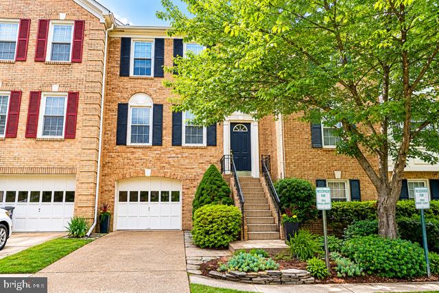2022 Pieris Court, Vienna
