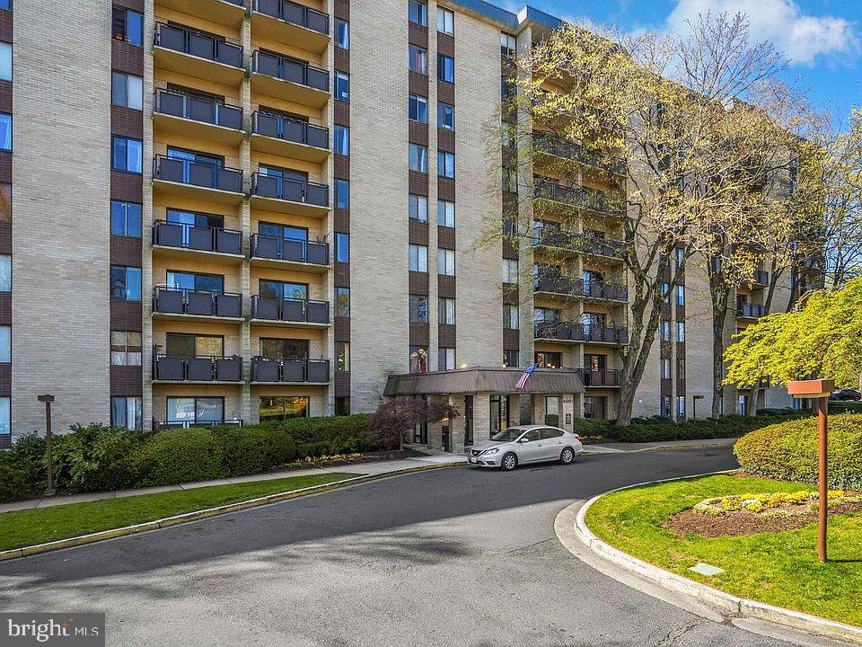6001 Arlington Boulevard #903