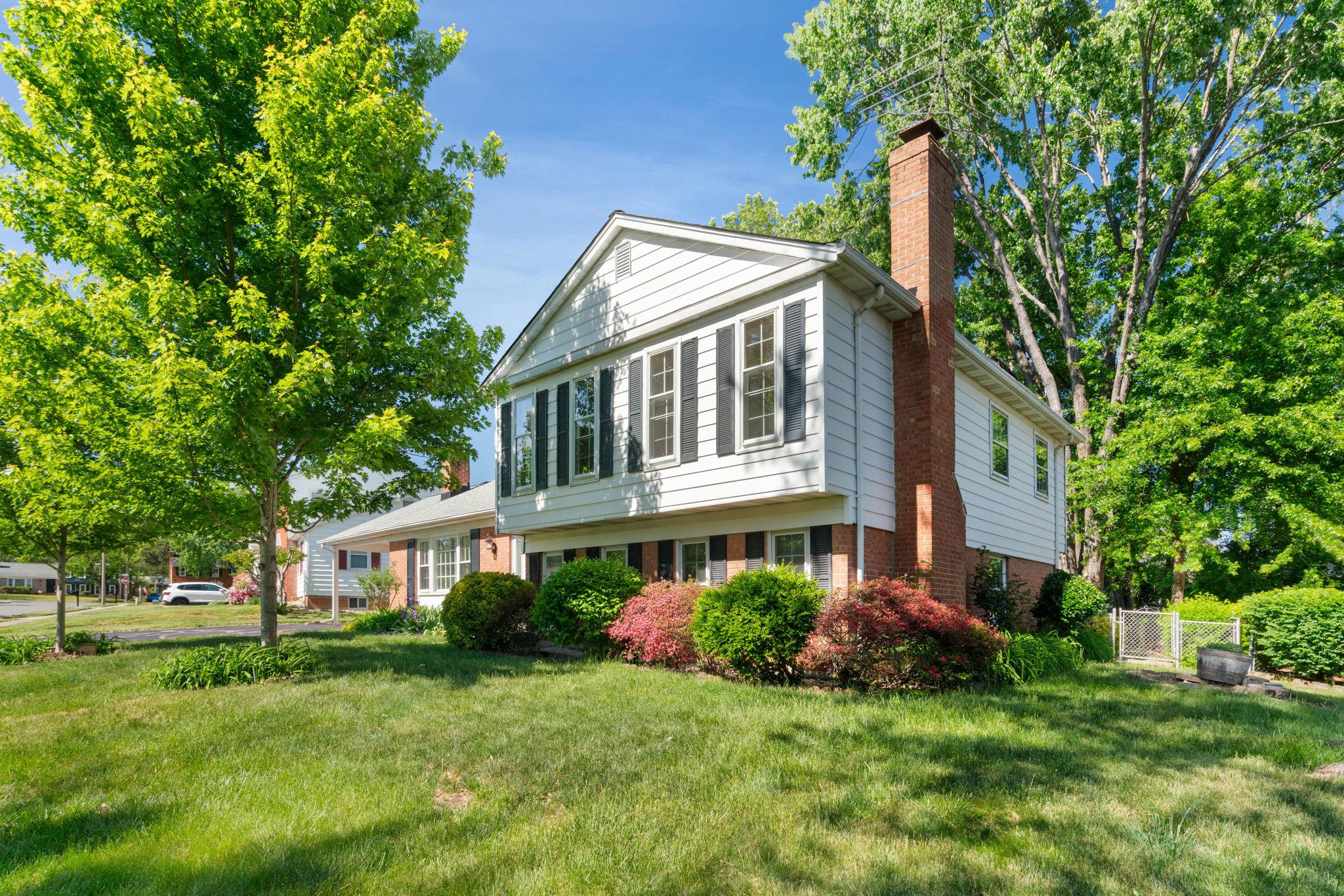 5716 Glamis Drive, Alexandria