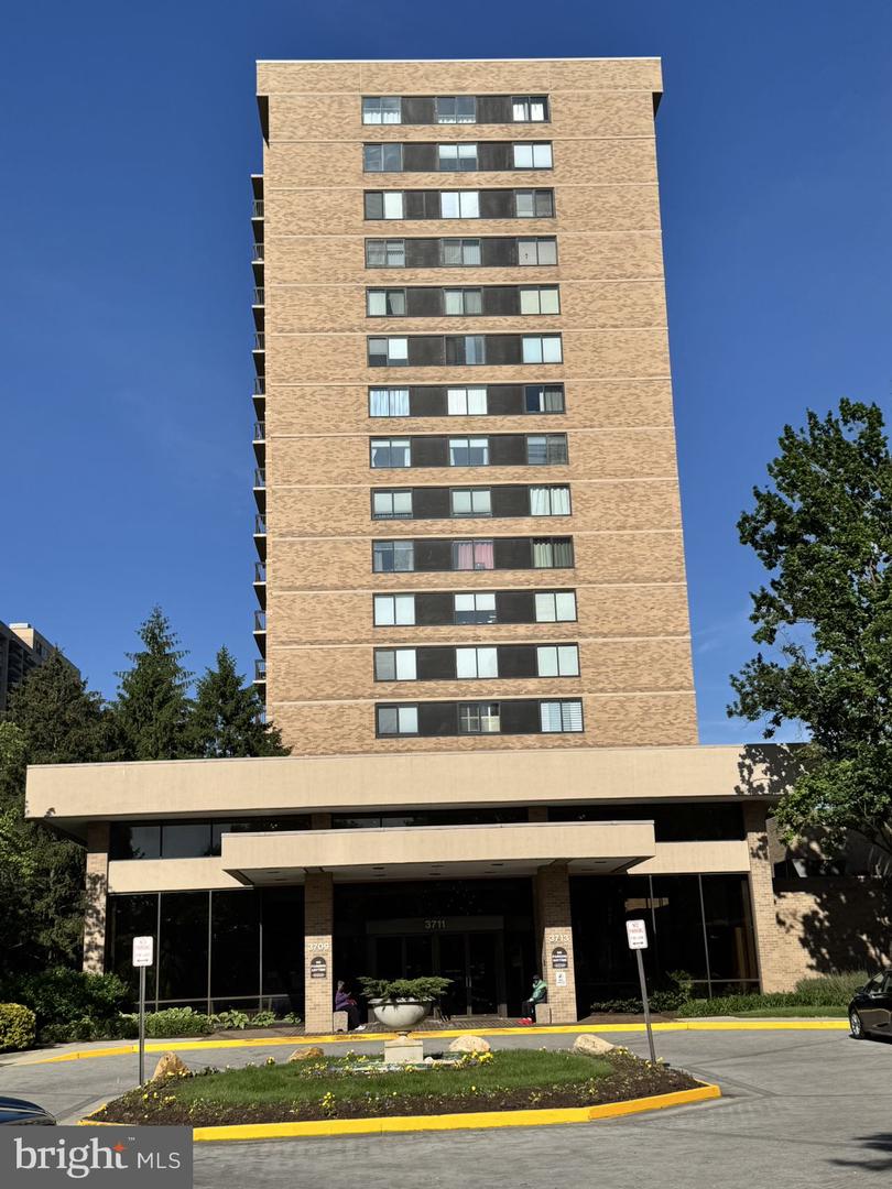 3713 S George Mason Drive #1005