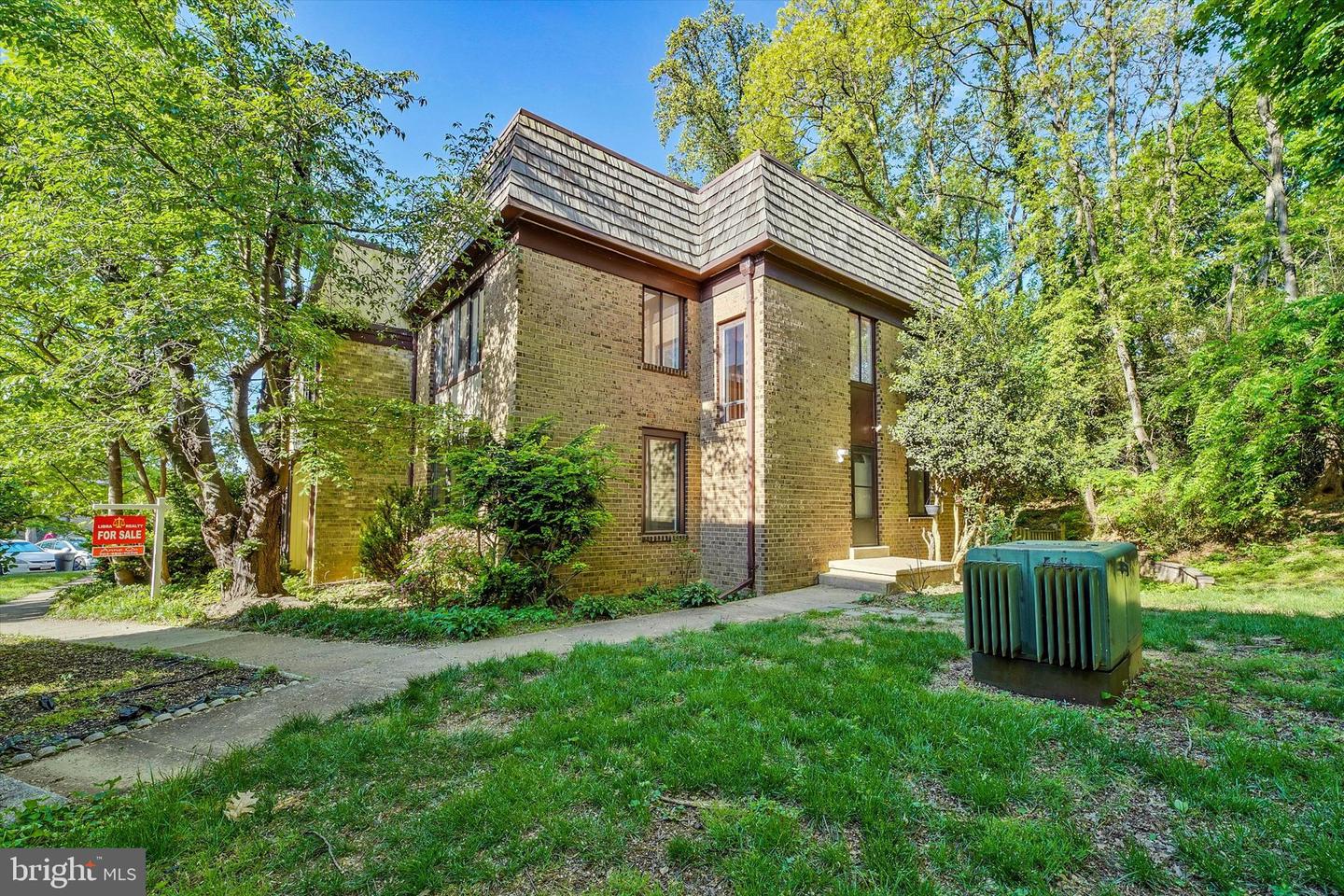 2974 Borge Street, Oakton