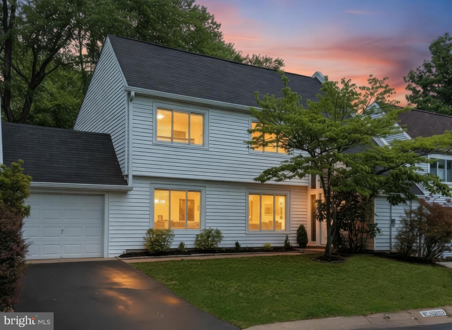 1498 Roundleaf Court, Reston