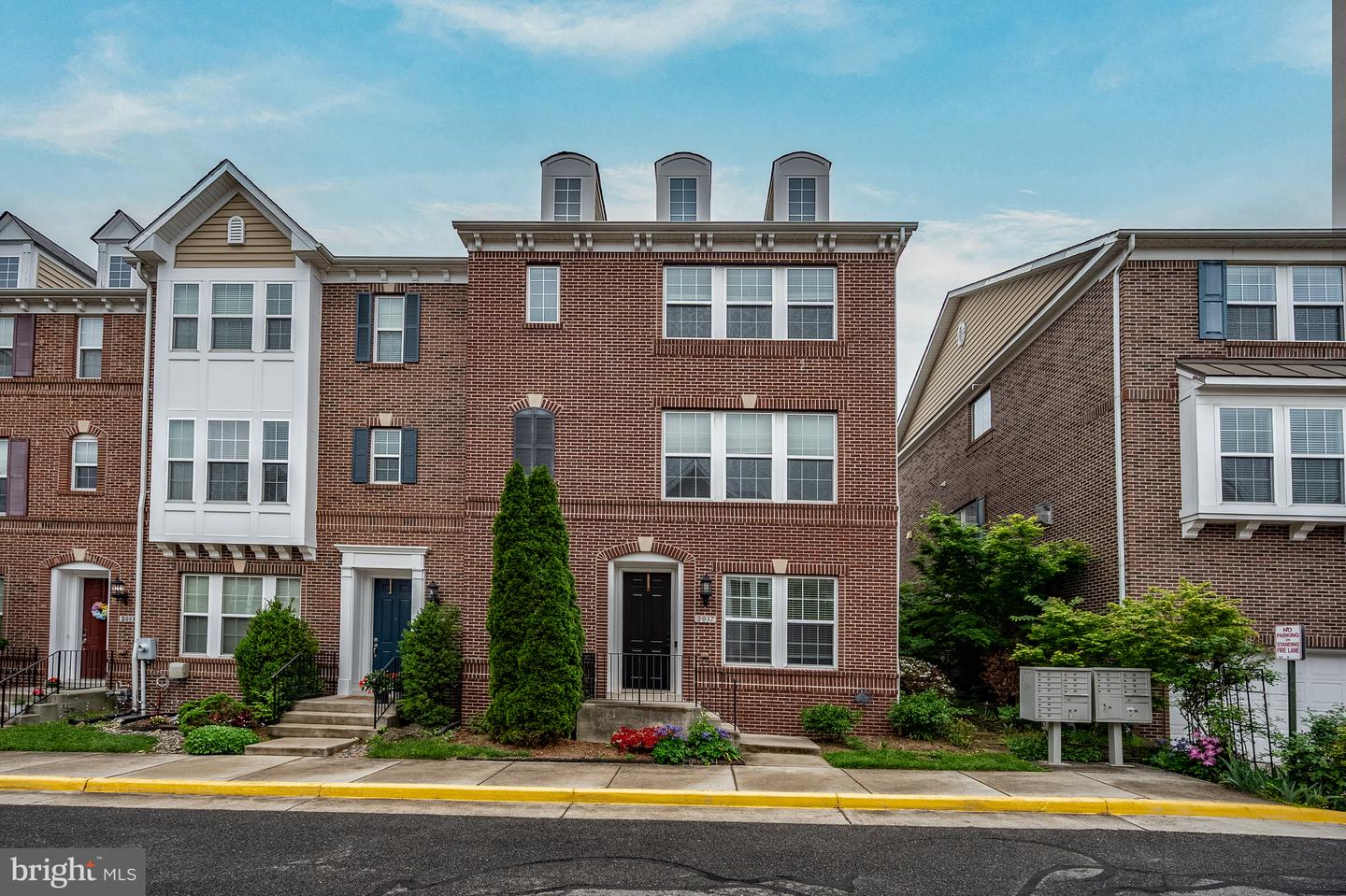 2037 Blunt Lane, Alexandria
